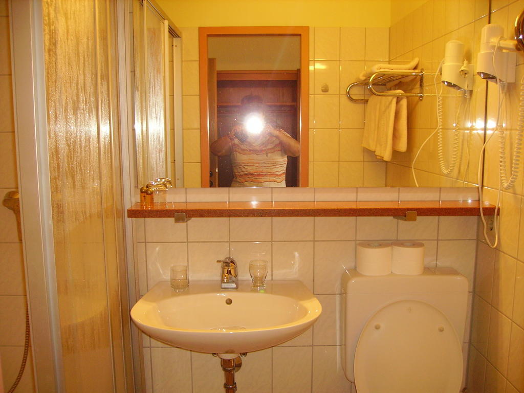 Hotel Zur Erholung Brochthausen Ruang foto