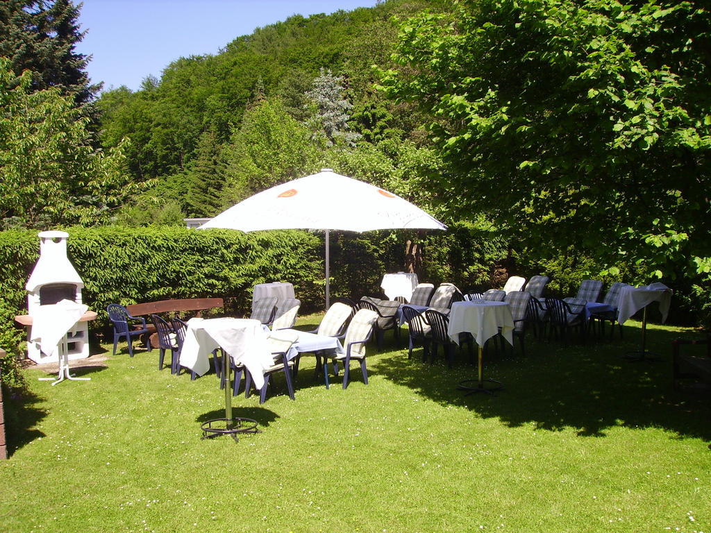 Hotel Zur Erholung Brochthausen Bagian luar foto