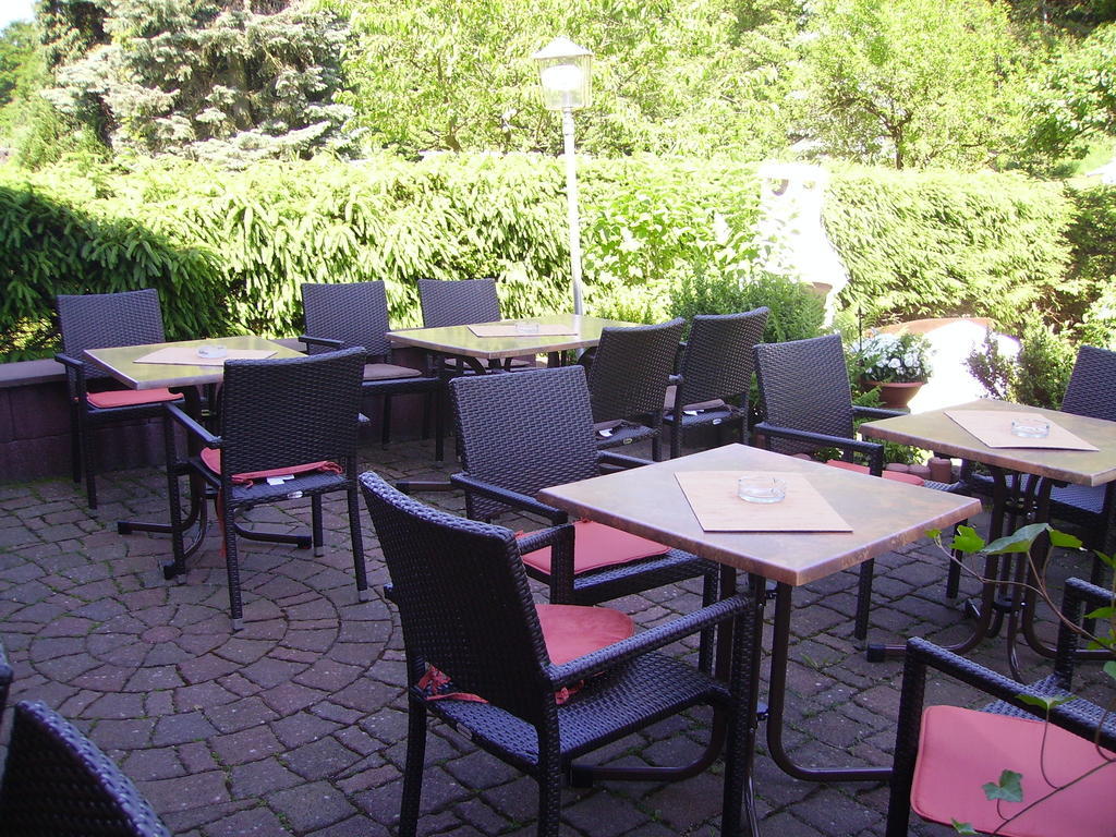 Hotel Zur Erholung Brochthausen Bagian luar foto