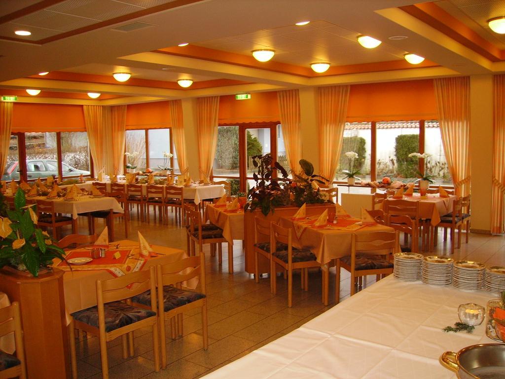 Hotel Zur Erholung Brochthausen Bagian luar foto